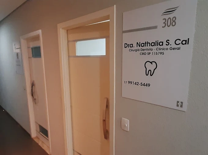 Entrada da sala 308 da Dra. Nathália Cal